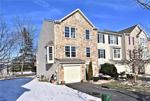 4027 Clubhouse Ct, Saucon Twp, PA 18034