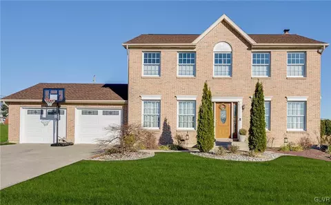 3215 Center Rd, Northampton, PA 18067