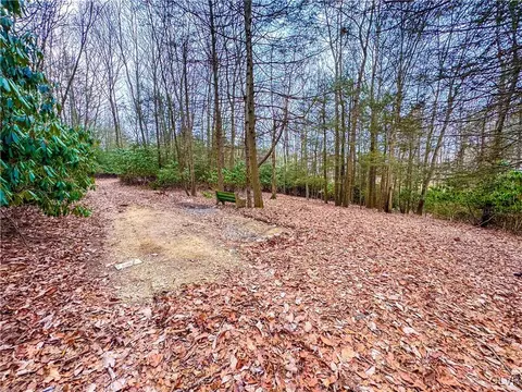 525 Airport Rd, Franklin Twp, PA 18235