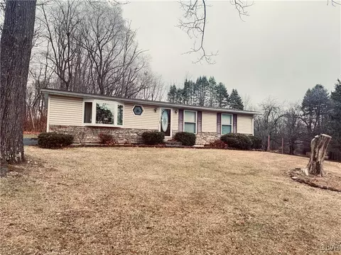 637 Almond Rd, Walnutport, PA 18088