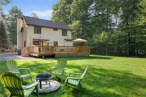 885 Country Place Dr, Coolbaugh Twp, PA 18466