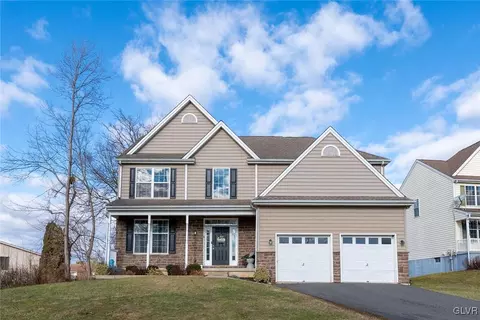 3601 Cobblestone Ln, Hokendauqua, PA 18052