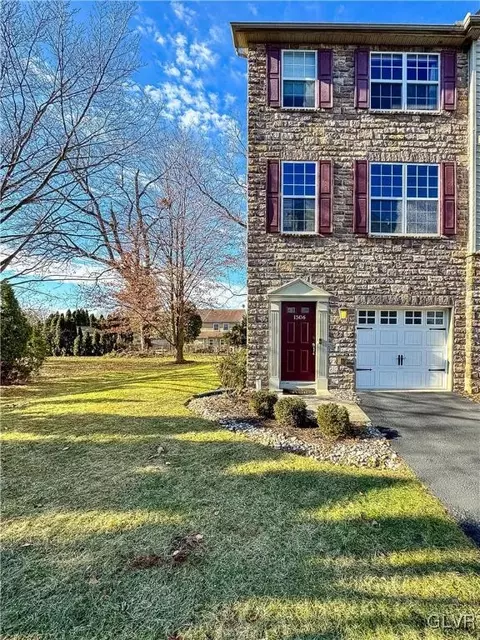 1506 Brookstone Pl, Hellertown, PA 18055