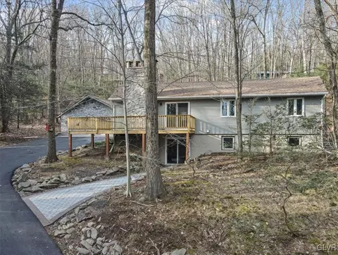 152 Cobble Creek Dr, Scotrun, PA 18355