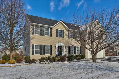 9916 Constitution Ln, Breinigsville, PA 18031