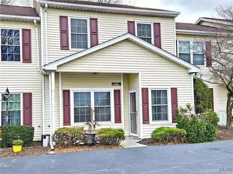 704 Briarwood Dr, Bethlehem, PA 18020