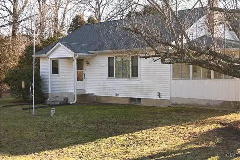 4865 Vera Cruz Rd, Emmaus, PA 18049