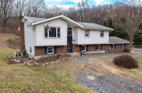 6863 Lime Kiln Rd, Slatington, PA 18080
