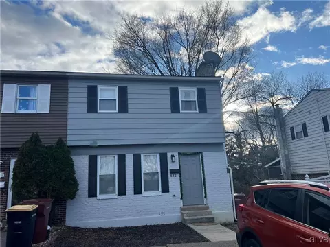 836 Fernhill Ln, Fullerton, PA 18052