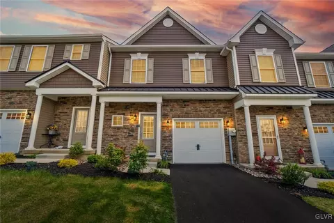 1427 Black Forest Dr, Allentown, PA 18104