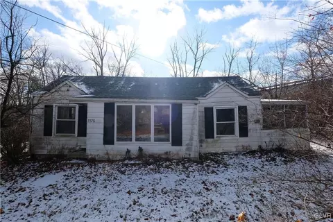 3576 Neffs Laurys Rd, Schnecksville, PA 18078