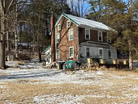 899 Browntown Rd, Nazareth, PA 18064
