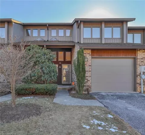 1744 Falcon Dr, Bethlehem, PA 18017