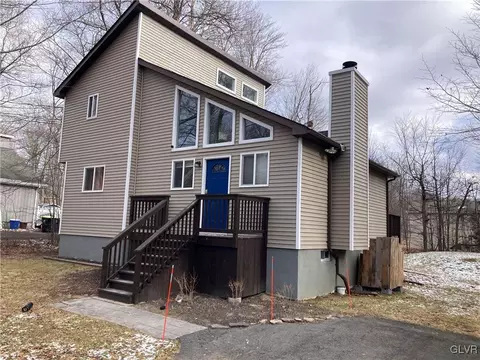 2189 Titania Rd, Coolbaugh Twp, PA 18466