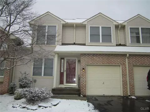 324 Surrey Pl, Macungie, PA 18062