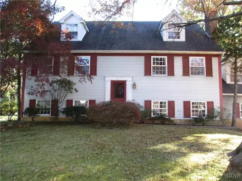 2780 Saddlebrook Ln, Bethlehem, PA 18017