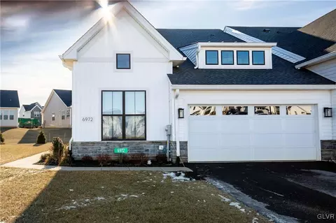 6972 Pine Ln, Bath, PA 18014