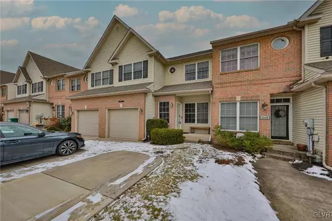 6632 Mine Dr, Macungie, PA 18062