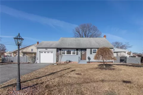 2142 Drury Ln, Bethlehem, PA 18018