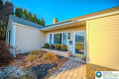 425 E Center St, Nazareth, PA 18064