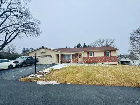 5560 Fairway Dr N, Reading, PA 19606