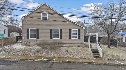 353 5th St, Fullerton, PA 18052
