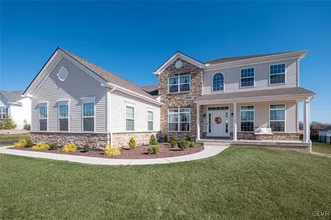 4731 Farrcroft Dr, Forks Twp, PA 18040