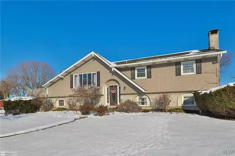 7443 Franks Dr, Bath, PA 18014