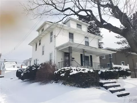 447 6th St, Fullerton, PA 18052
