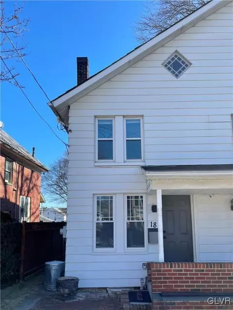 18 N Broad St, Nazareth, PA 18064