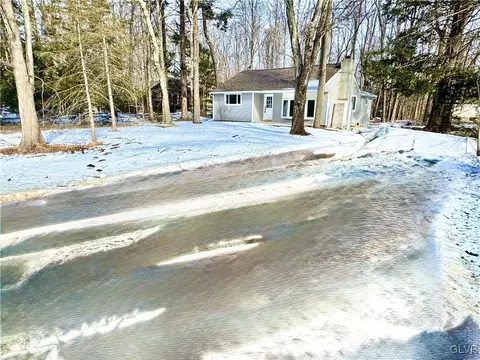 1689 Lake Ln, Pocono Lake, PA 18347