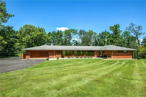 1643 Saucon Valley Rd, Bethlehem, PA 18015