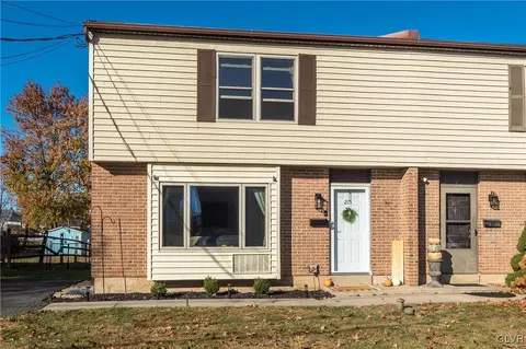 215 Court Aly, Quakertown, PA 18951