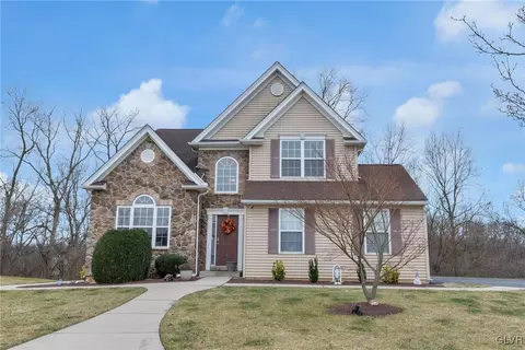4130 E Redbud Dr, Whitehall, PA 18052
