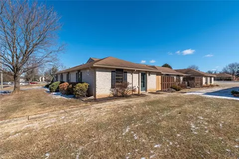 2795 Rolling Green Pl, Macungie, PA 18062