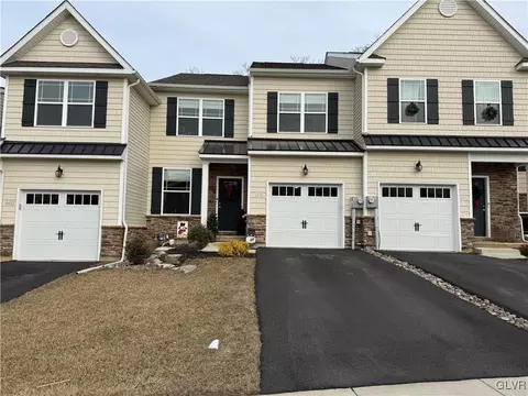 4478 Benjamin Ct, Emmaus, PA 18049