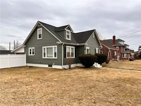 1035 3rd St, Catasauqua, PA 18032