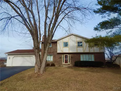 4388 High View Dr, Nazareth, PA 18064