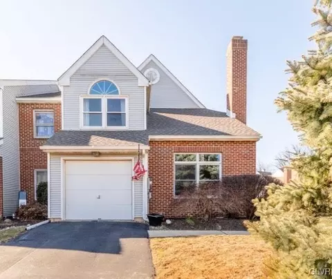 7784 Cross Creek Cir, Breinigsville, PA 18031