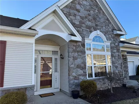 1847 Gregory Pl, Hellertown, PA 18055 photo 3