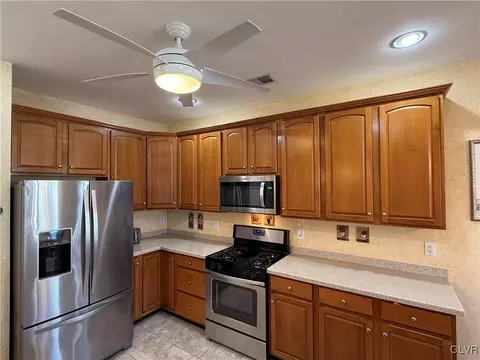 1847 Gregory Pl, Hellertown, PA 18055 photo 10