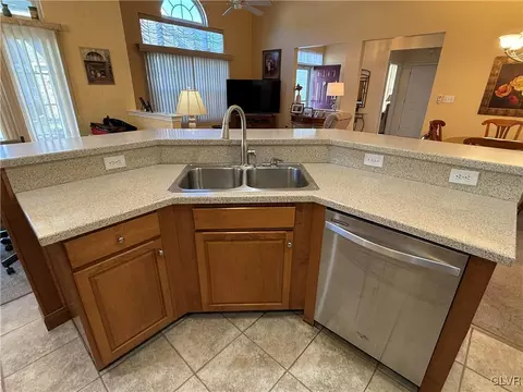 1847 Gregory Pl, Hellertown, PA 18055 photo 8