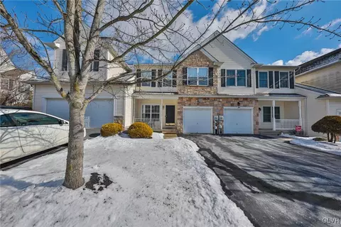 21 Willow Dr, Palmer Township, PA 18045