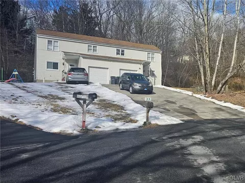 35 Brookeville Ter, Mount Pocono, PA 18344