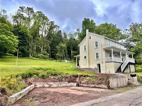 11 Golf Rd, Barnesville, PA 18214