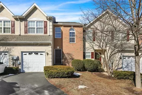 913 Carrington Dr, Red Hill, PA 18076