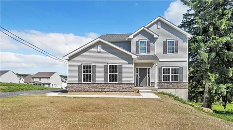 371 Main St #81, Tatamy, PA 18085