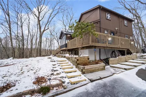 5967 Decker Rd, Saw Creek, PA 18324 photo 3