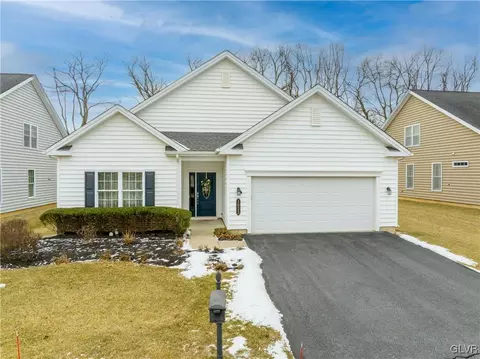 1023 Resolution Dr, Bethlehem, PA 18017