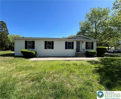 12 Spruce Ct, Bath, PA 18014